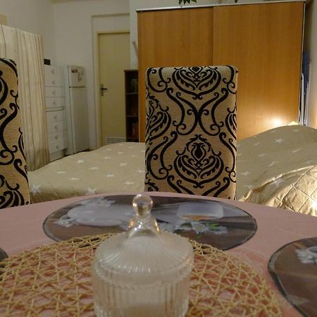 Cozy Modest Room For 2 Or 3 Persons Praha Exteriér fotografie