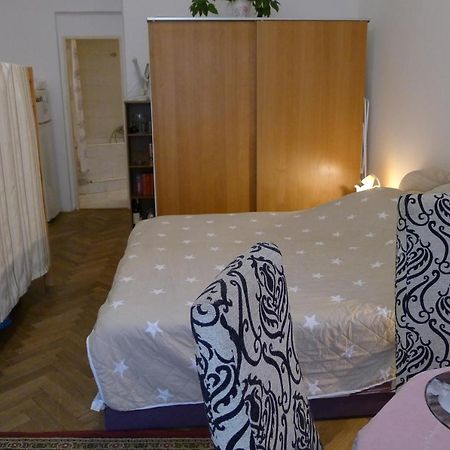 Cozy Modest Room For 2 Or 3 Persons Praha Exteriér fotografie