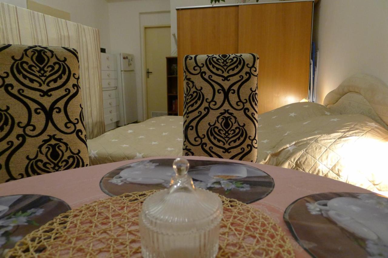 Cozy Modest Room For 2 Or 3 Persons Praha Exteriér fotografie